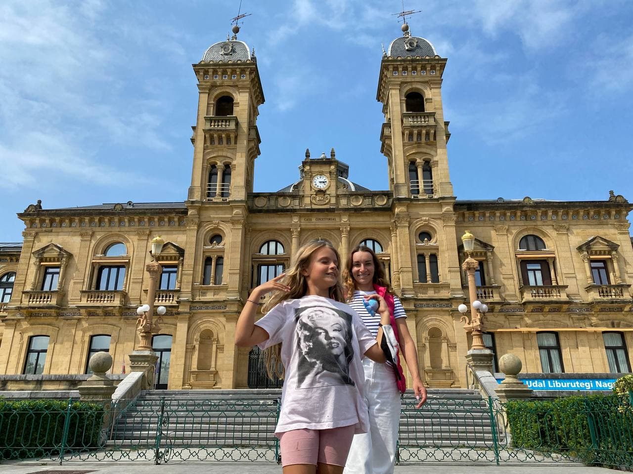 Советы ТВ-звезды для яркого отдыха в Испании: 15 км по горной реке и замок, где жила Дейенерис